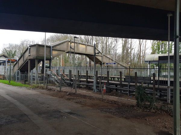 Upper Halliford station